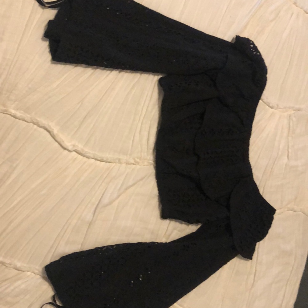 Black long sleeve crop top (small)